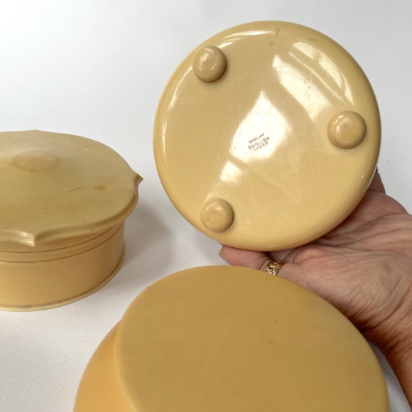 3 Vintage Faux Ivory Powder Jars Celluloid Du Barry Pyralin England Containers - Picture 7 of 15